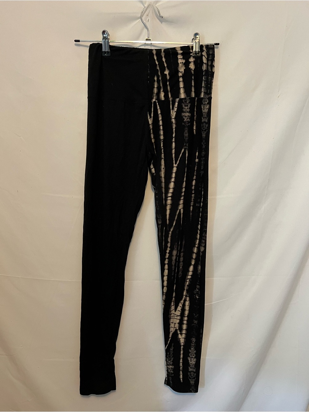 Black/Cream Tie Dye High-Waisted, Full Length, Athleisure Leggings - Size S - Picture 3 of 5